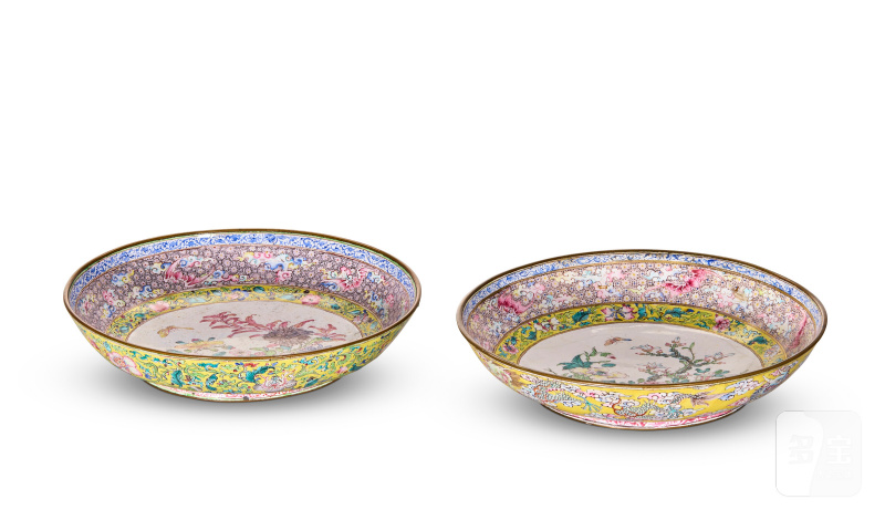 清乾隆 銅胎畫琺琅花卉紋盤 一組兩件  CHINA, QING DYNASTY, QIANLONG PERIOD (1736-1795) - 图2